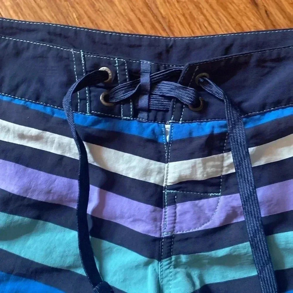 Patagonia women’s nylon shorts - stripes - size 2 - like new - Picture 2 of 5